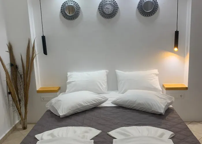 Little Yard Studios & Apartments #7